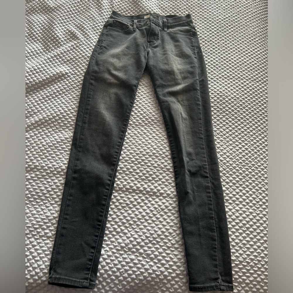 levi low rise black skinny jeans